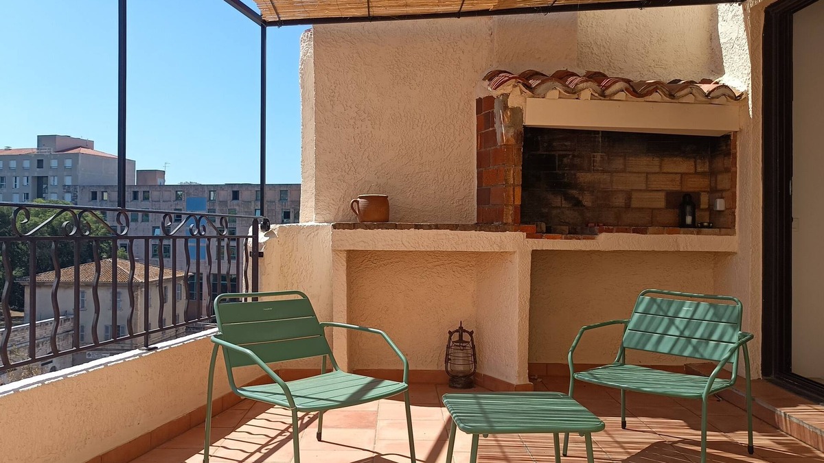 Old Town Apartment | Rooftop Artistes Centre Historique