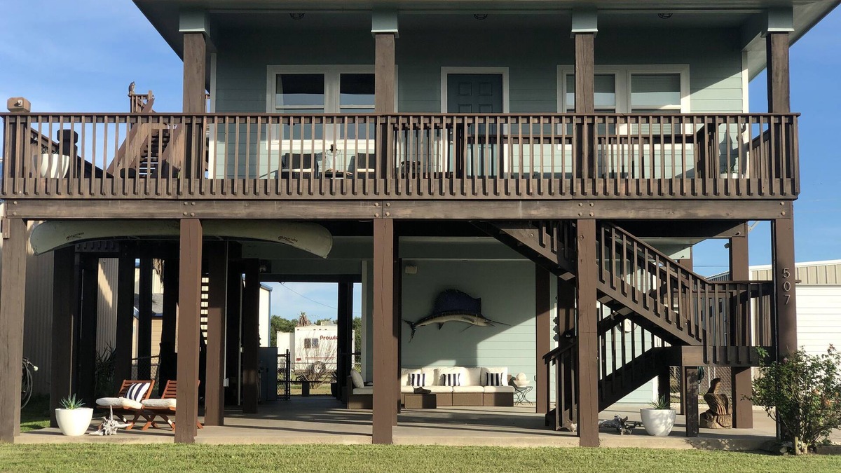 Port O Connor House | Rooftop deck -2 bedroom/2 bath home with panoramic water view of Port O’Connor!