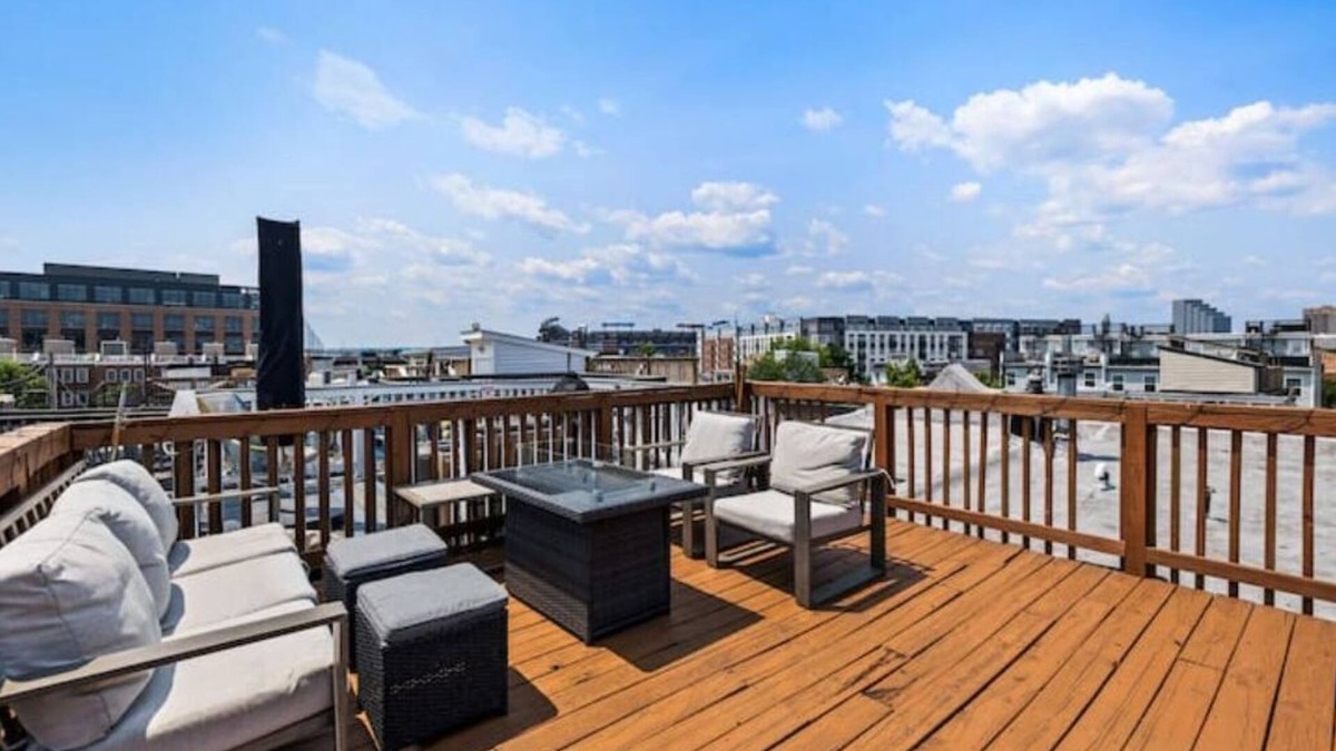 South Baltimore House | Rooftop Deck Escape! Free Parking!