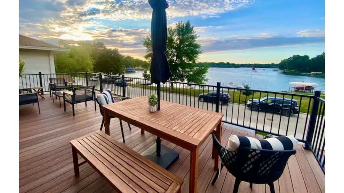 Albert Lea House | Rooftop Deck Lake Views