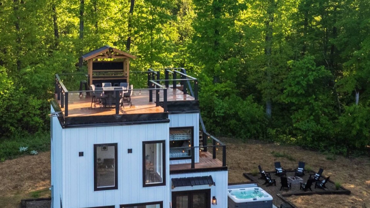 New Plymouth House | Rooftop deck with AMAZING Views, Fire table, Bar, Hot tub and Pet Friendly!