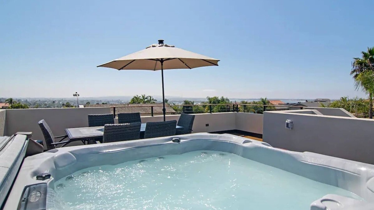 Bay Park House | Rooftop Hot Tub with Ocean Views, New House!