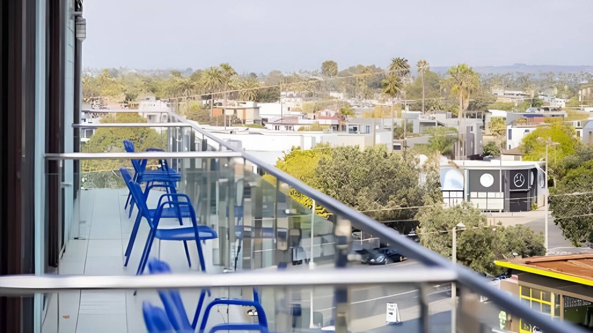 Venice Hotel | Rooftop Lounge Steps Away | 2 Balcony Rooms | Venice Beach | Free Breakfast
