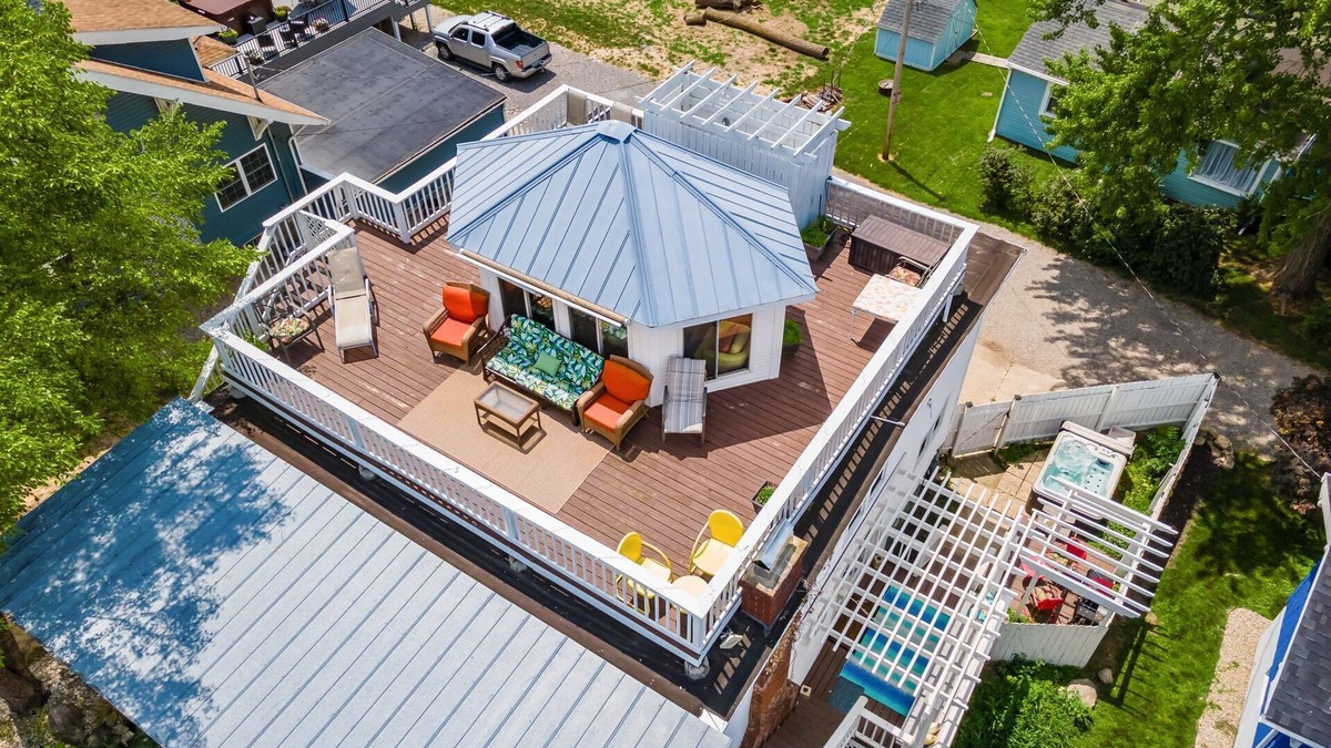 Russells Point House | Rooftop Oasis - Hot Tub - Sauna - Steps from Lake!