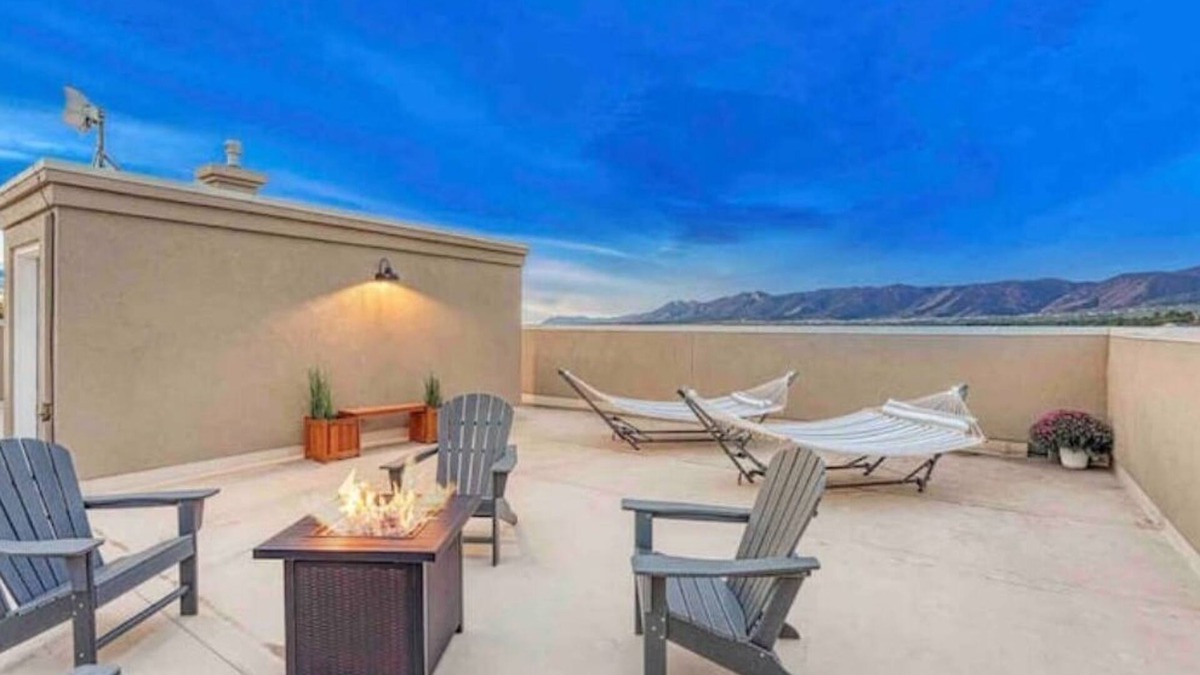 Monument House | Rooftop Patio, Hot Tub, EV charging, Mtn views, close to AFA!