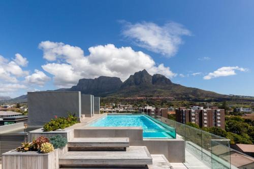 Rondebosch Apartment | Rooftop Pool Balcony Parking