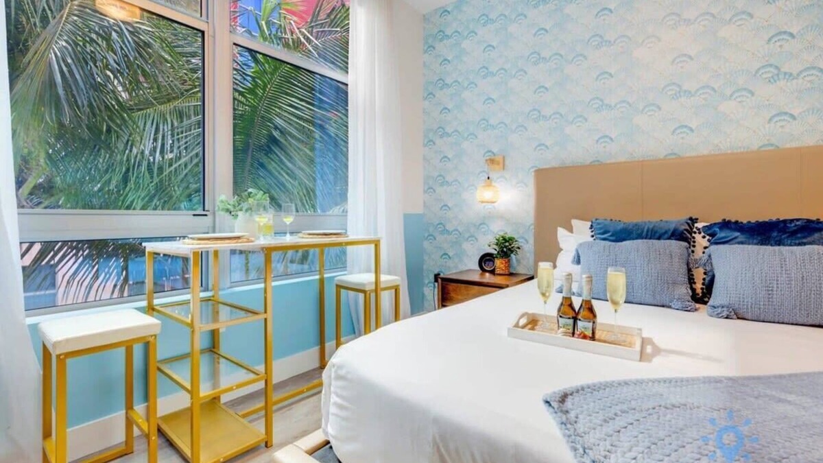 Hollywood Apartment | Rooftop Pool & Hot Tub| Hollywood Beach Boardwalk