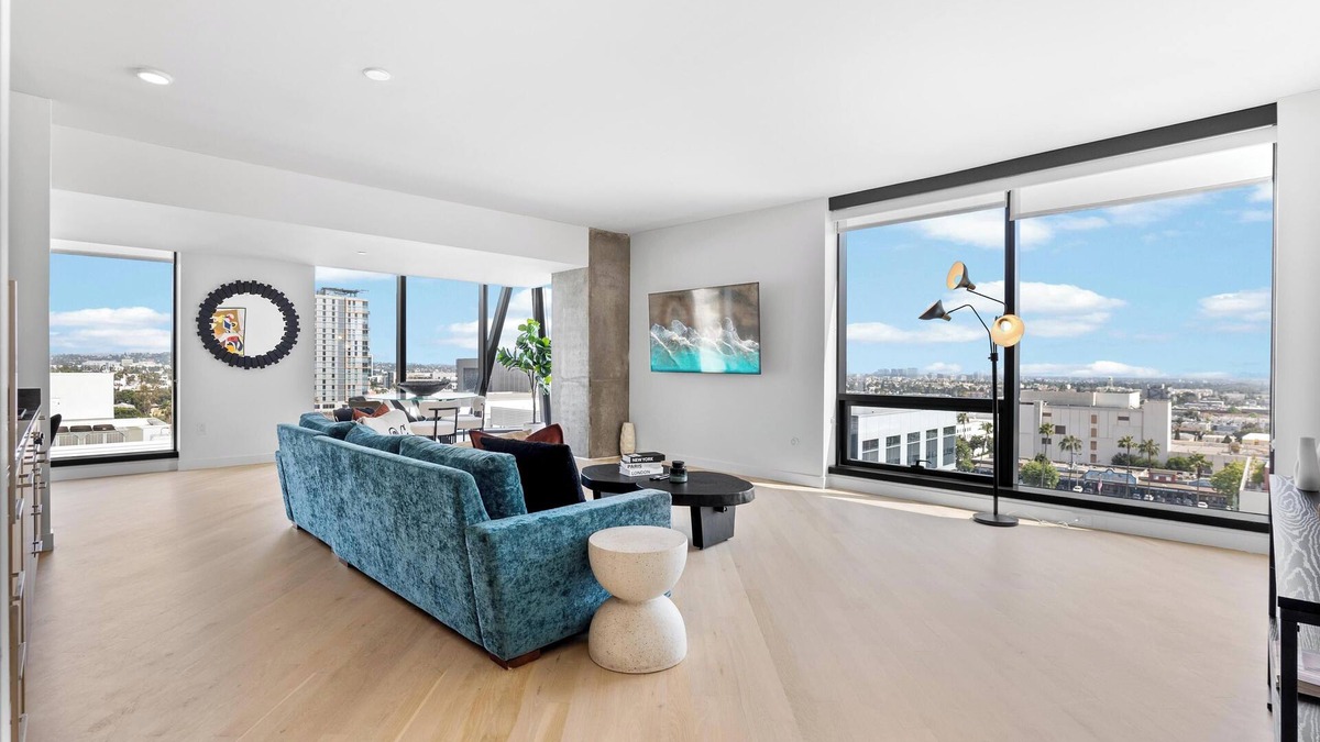 Hollywood Apartment | Rooftop Pool Modern 2BR/2BA Gym, Panoramic Views