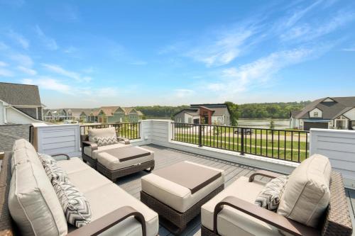 Ottawa House | Rooftop Retreat