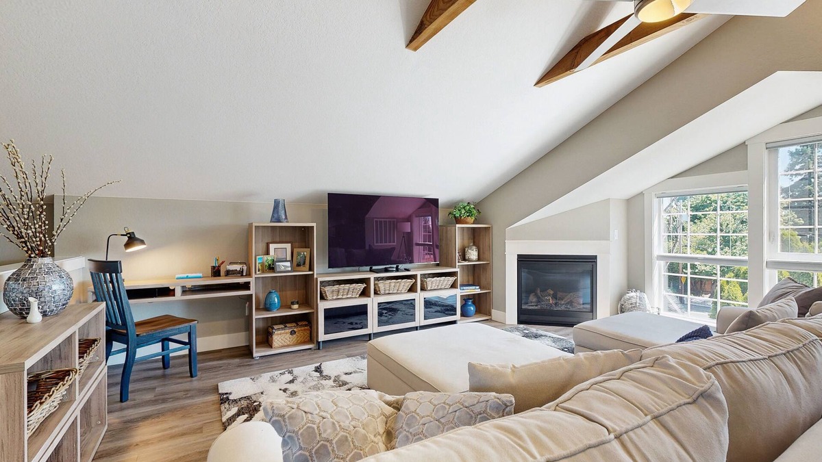 McMinnville Apartment | Rooftop studio with gas fireplace, WiFi, central AC - near restaurants/wineries