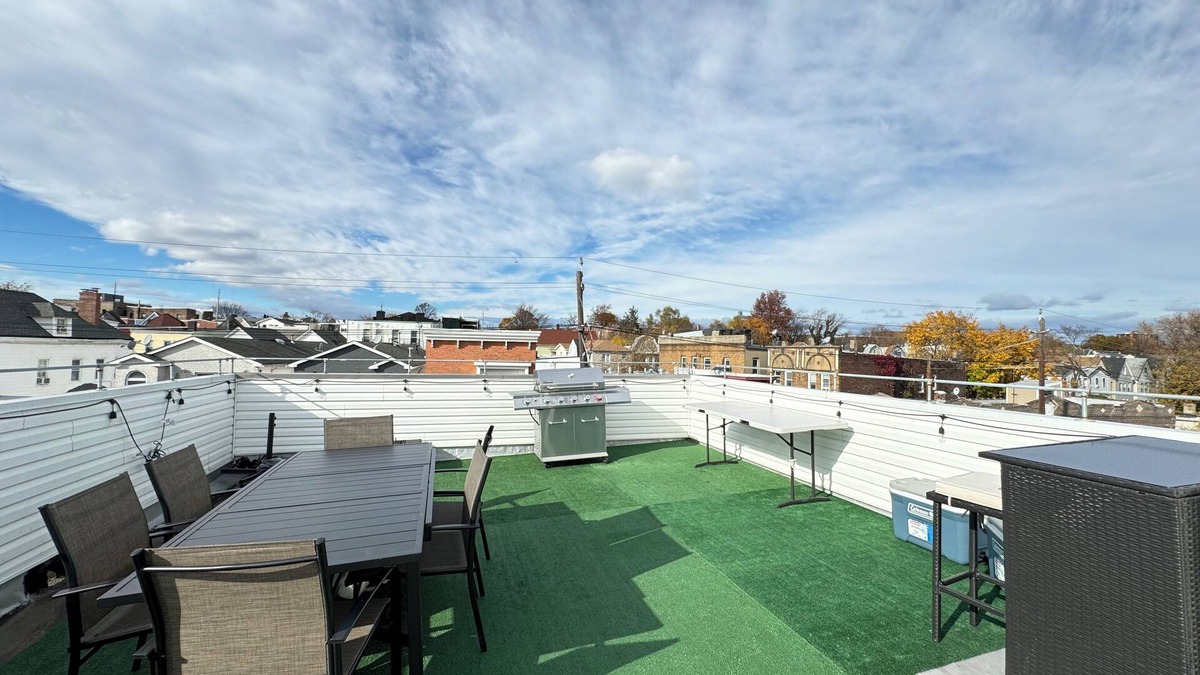 Jersey City Apartment | ROOFTOP VIEWS OF NYC+FREE Parking+Washer&Dryer