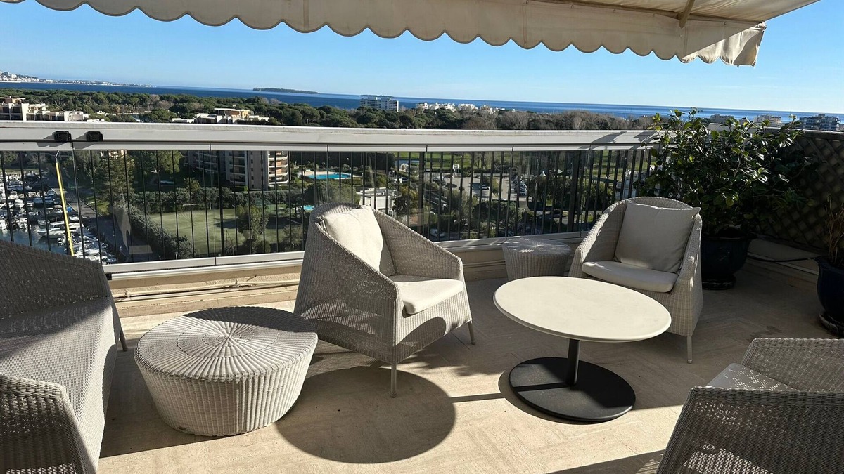 Mandelieu-La-Napoule Apartment | Rooftop villa 175m2+300m2 private landscaped terrace-3bed-3bath- Golf Pool