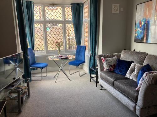 Ludwel Apartment | Rooftops - bijou sister apartment to Assembly View - free parking permit provided