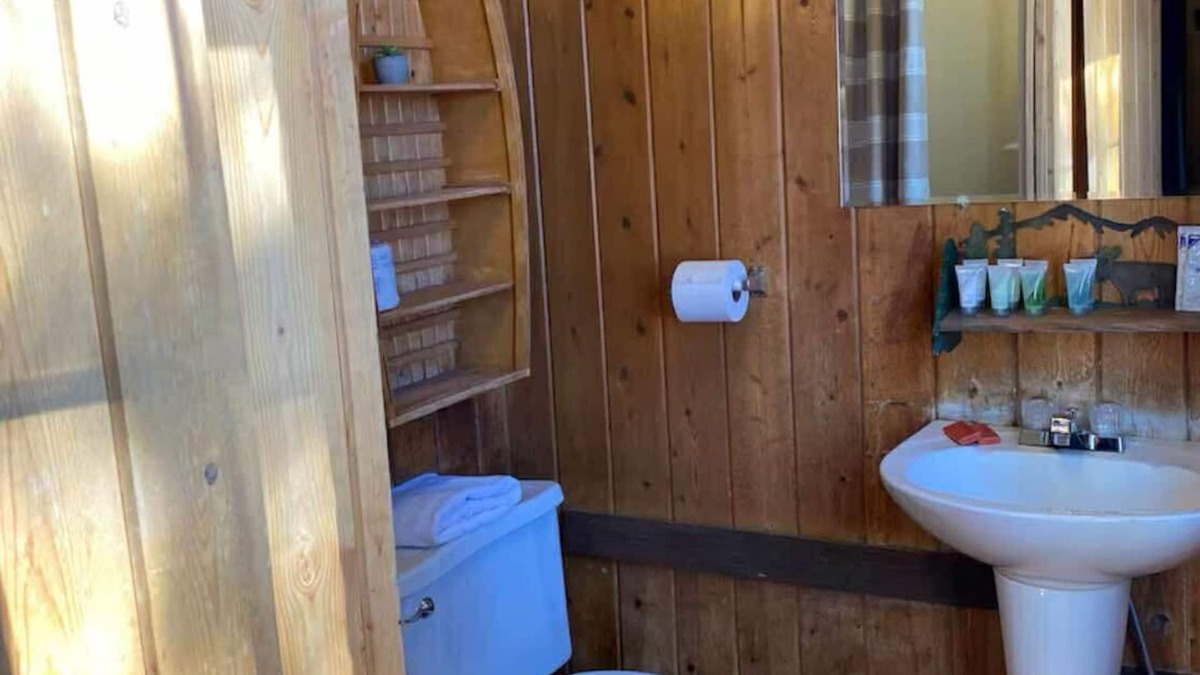 Eagle Nest Cabin | Room 1 - Cozy Lake Getaway 15 Mins from Red River/Angel Fire, NM