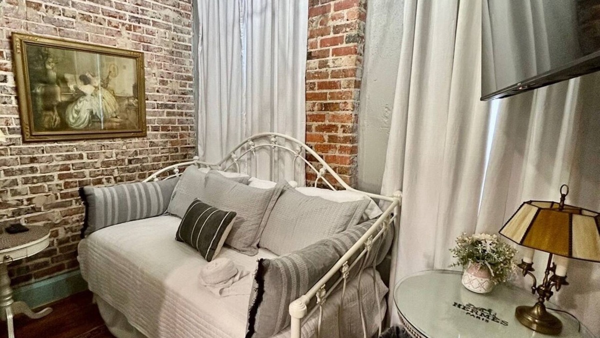 Carthage Hotel | Room 1 (sleeps 1) at Chipley's Squareview Inn