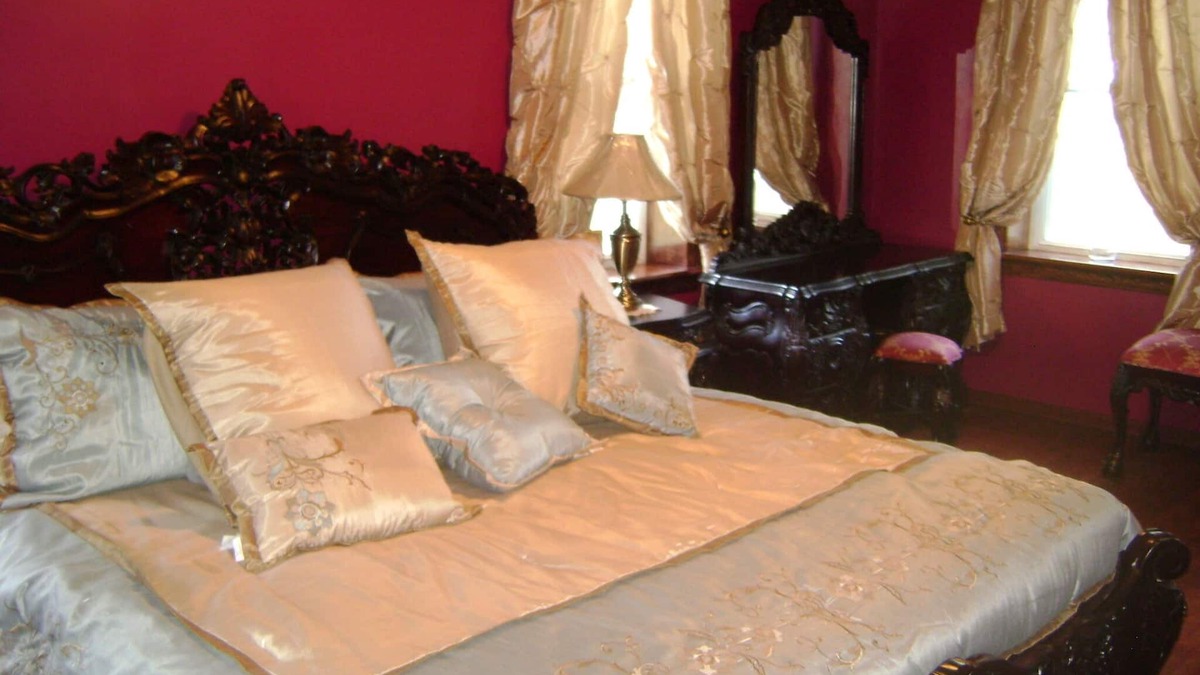Fort Plain Bed & Breakfast | Room #1 We are only 30 min. away from "BASEBALL HALL OF FAME" in Coopers Town .
