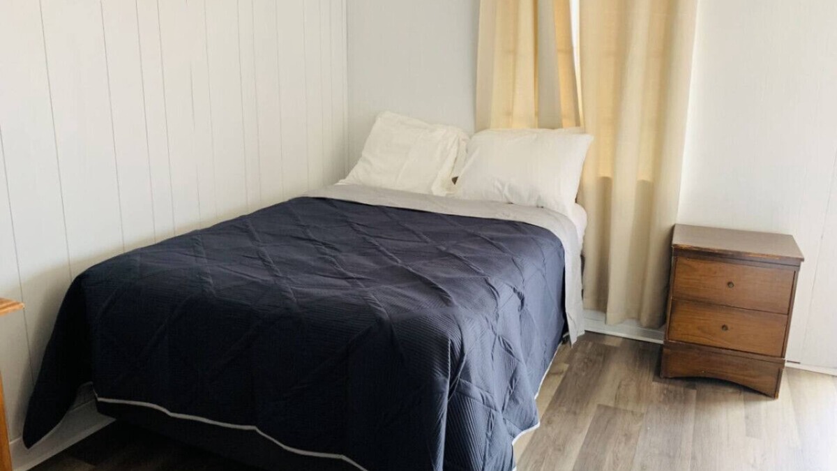 Harper Hotel | Room 10 - Standard Queen - Sleeps 2 - Harper Motel