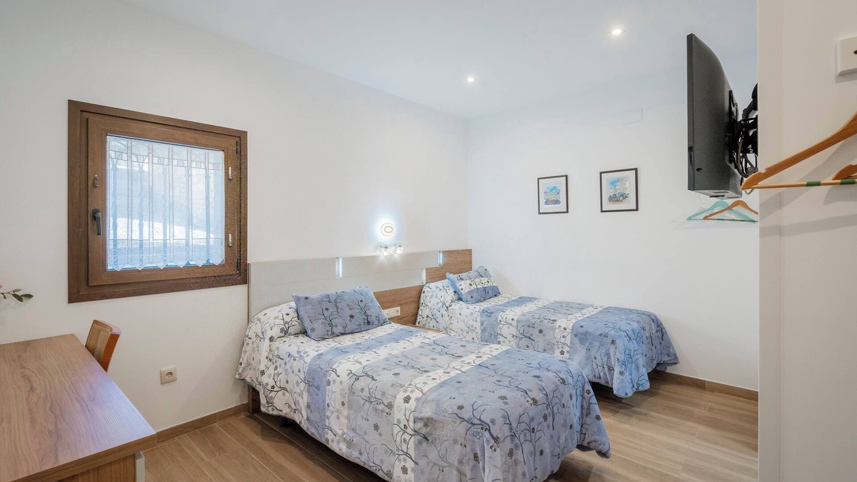 Castrojeriz Apartment | Room '101 Estandar' with Shared Garden, Wi-Fi and Air Conditioning