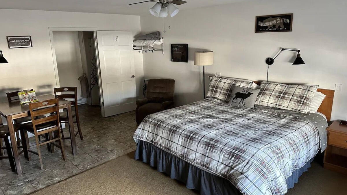 Schroon Lake Hotel | Room 103 king bed .