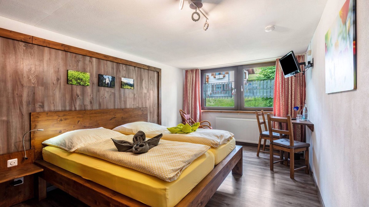 Bernau Apartment | Room '11' with Mountain View, Shared Terrace and Wi-Fi
