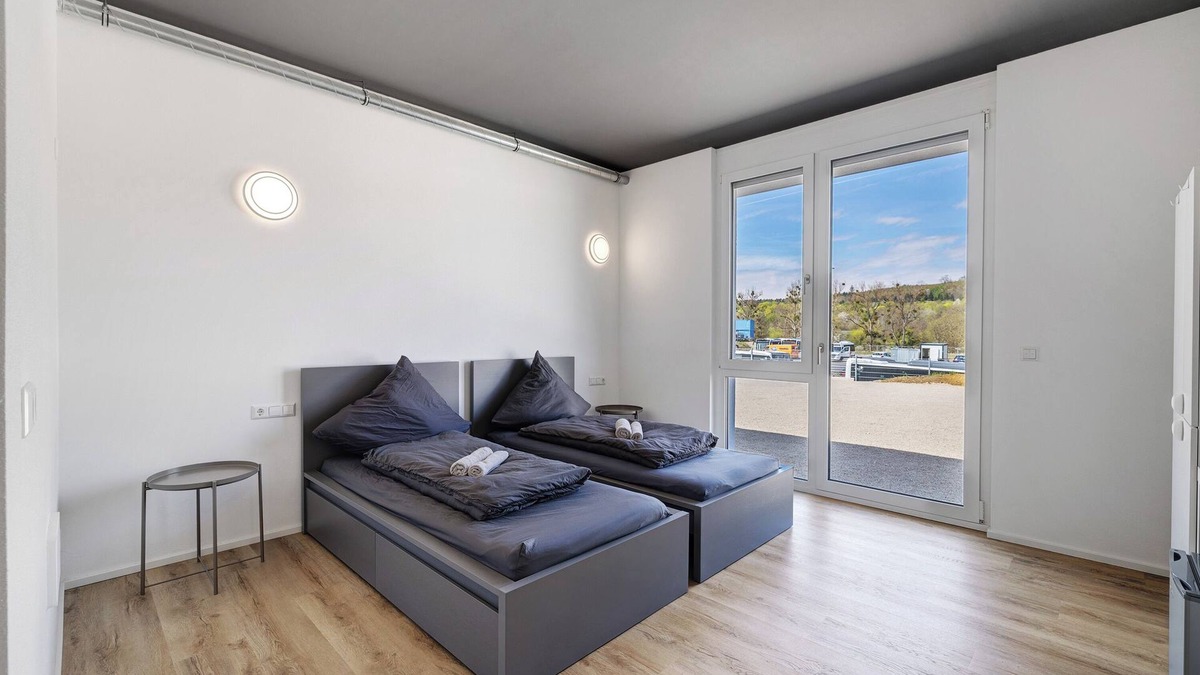 Dusslingen Apartment | Room '12' with Wi-Fi