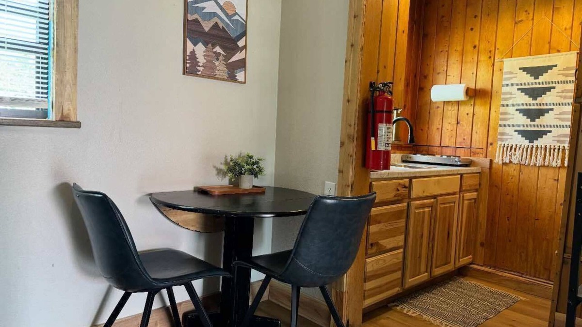 Eagle Nest Cabin | Room 2: Gold Pan Nest -15 Minutes to Red River/Angel Fire