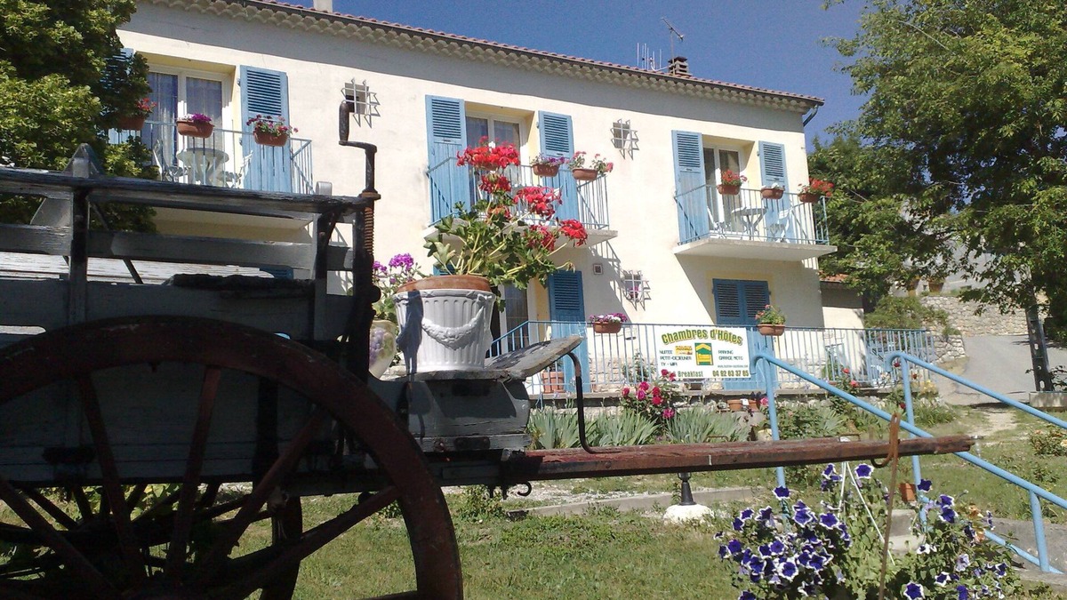 Castellane Bed & Breakfast | Room 2 - "Le Destourbes