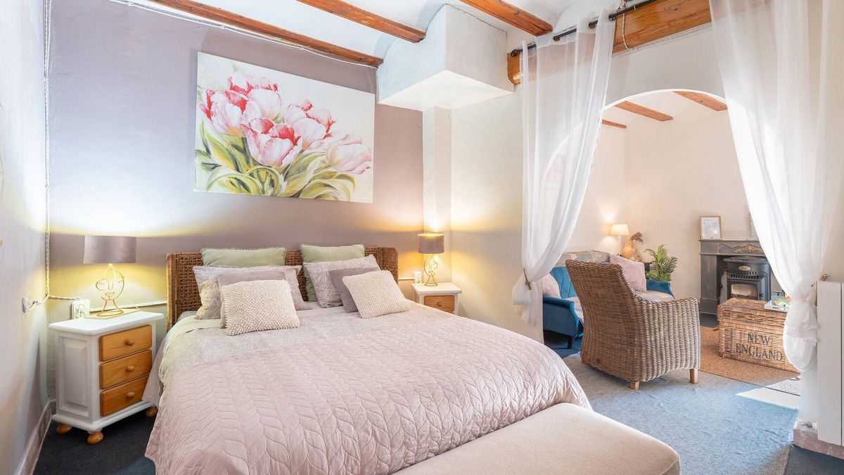 Alcublas Apartment | Room '2A' with Shared Pool, Private Garden and Wi-Fi
