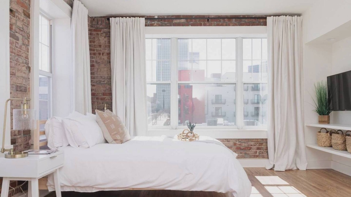 Brady Arts District Hotel | Room 3-2 Summary: In
