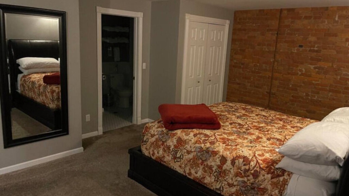 Corning Apartment | ROOM 3 Luxury King Suite