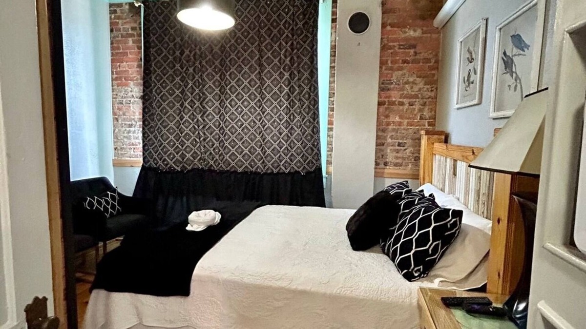 Carthage Hotel | Room 3 (sleeps 2) at Chipley's Squareview Inn