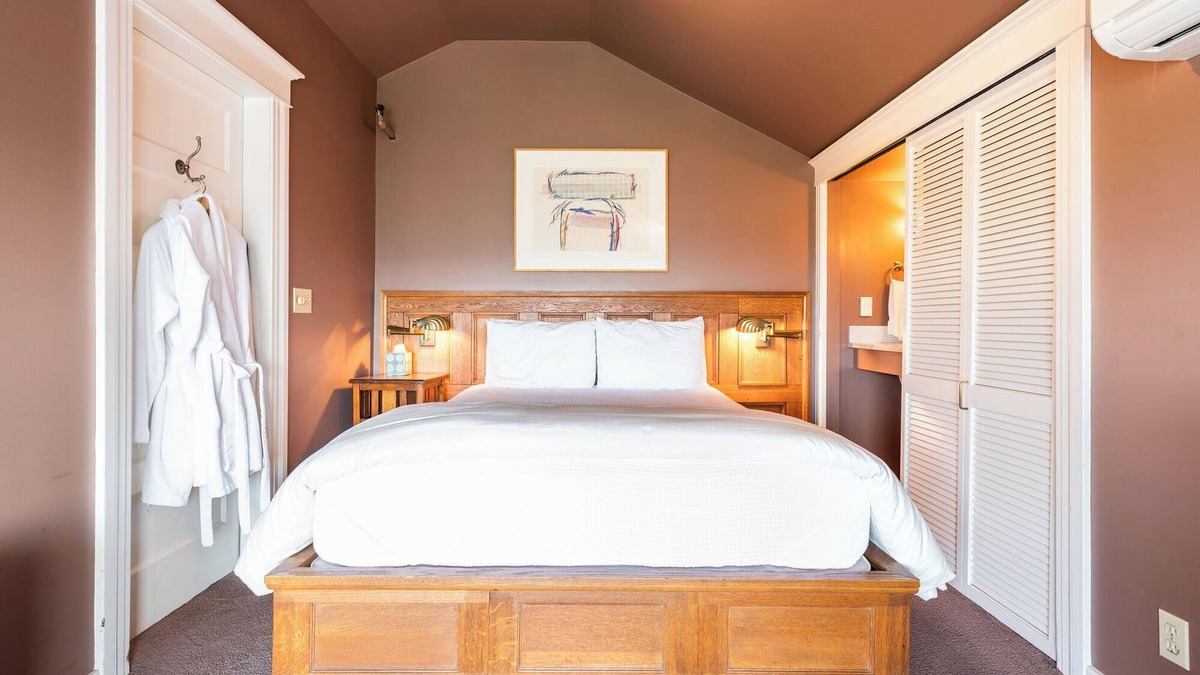 Minor House | Room 306 - Unique Accommodations in Seattle's Capitol Hill