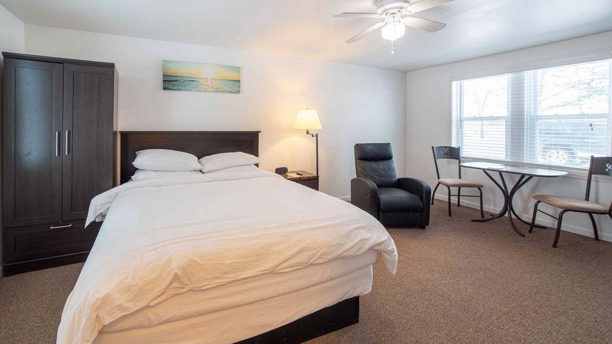 Indian River House | Room 5 at Inland Lake Motel, Indian River, MI