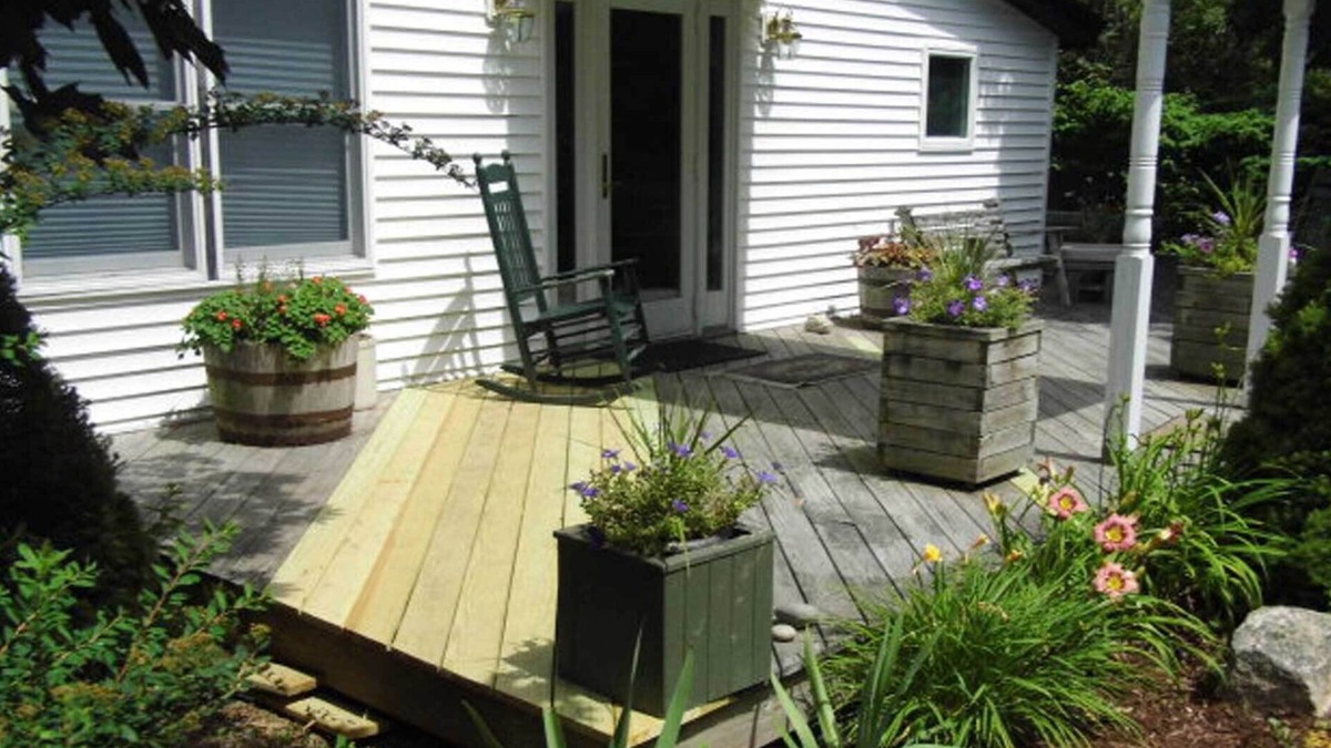Otter Creek Apartment | Room 5 at the Otter Creek Inn