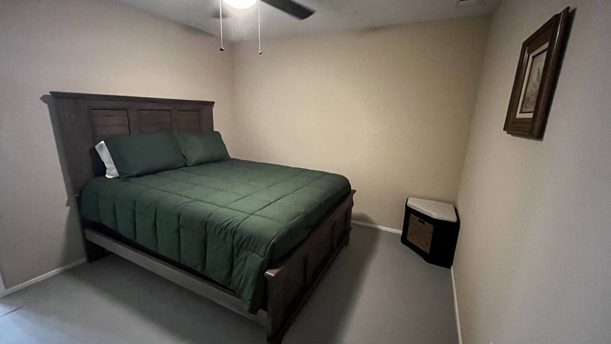 Brandon House | Room #5, sleeps 2 located just 20 mins from the heart of downtown Waxahachie.