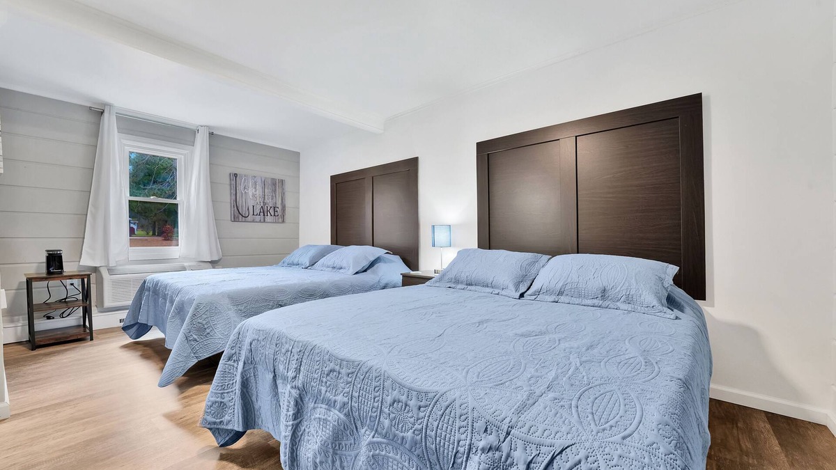 Houghton Lake Hotel | Room #5: Updated Suite w/2 Queen Beds