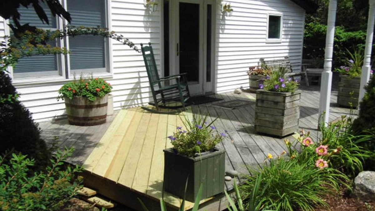 Otter Creek Apartment | Room 6 at the Otter Creek Inn