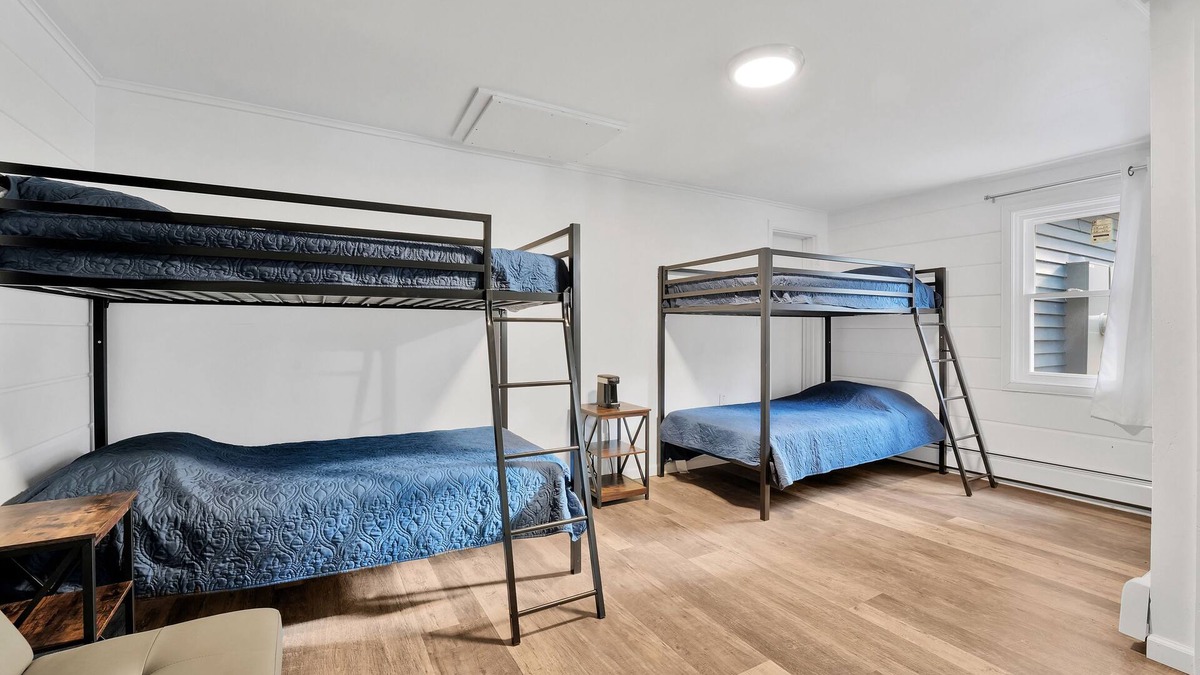 Houghton Lake Hotel | Room #6: Updated Suite w/2 Bunk Beds