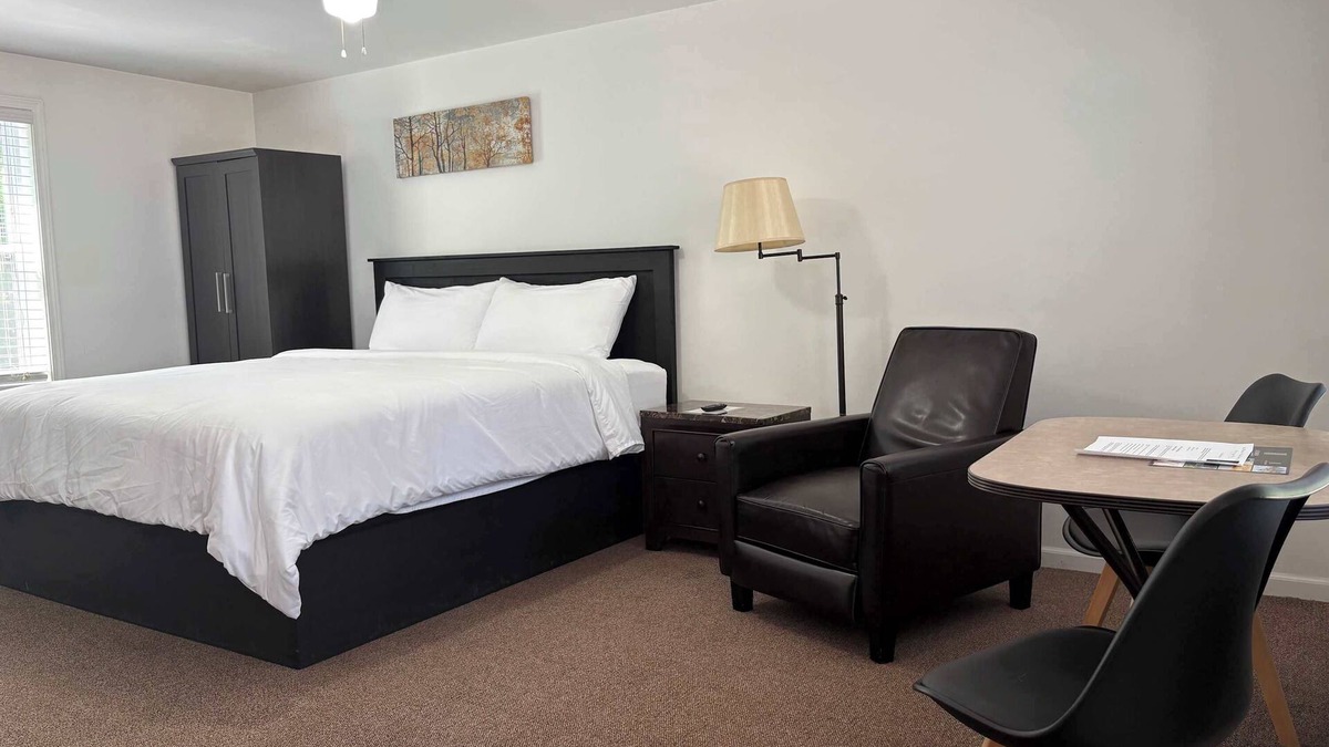 Indian River House | Room 7 at Inlands Lake Motel, Indian River, MI