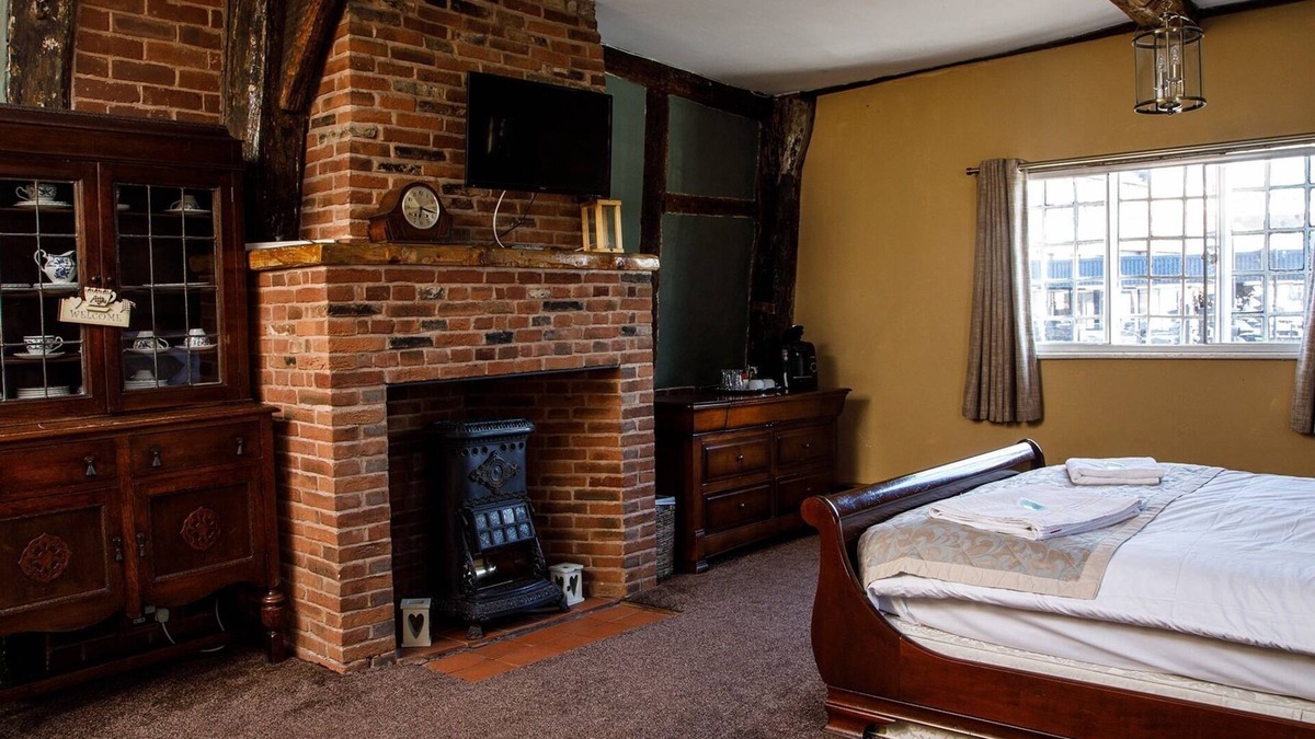 Bordesley House | Room 8 at the Old Crown Hotel