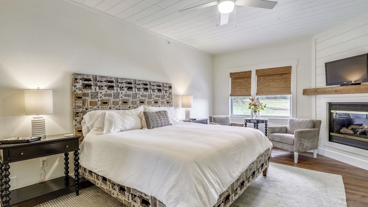 Swanton House | Room 8: Pond View, Lake Access, Private Bath Par-3