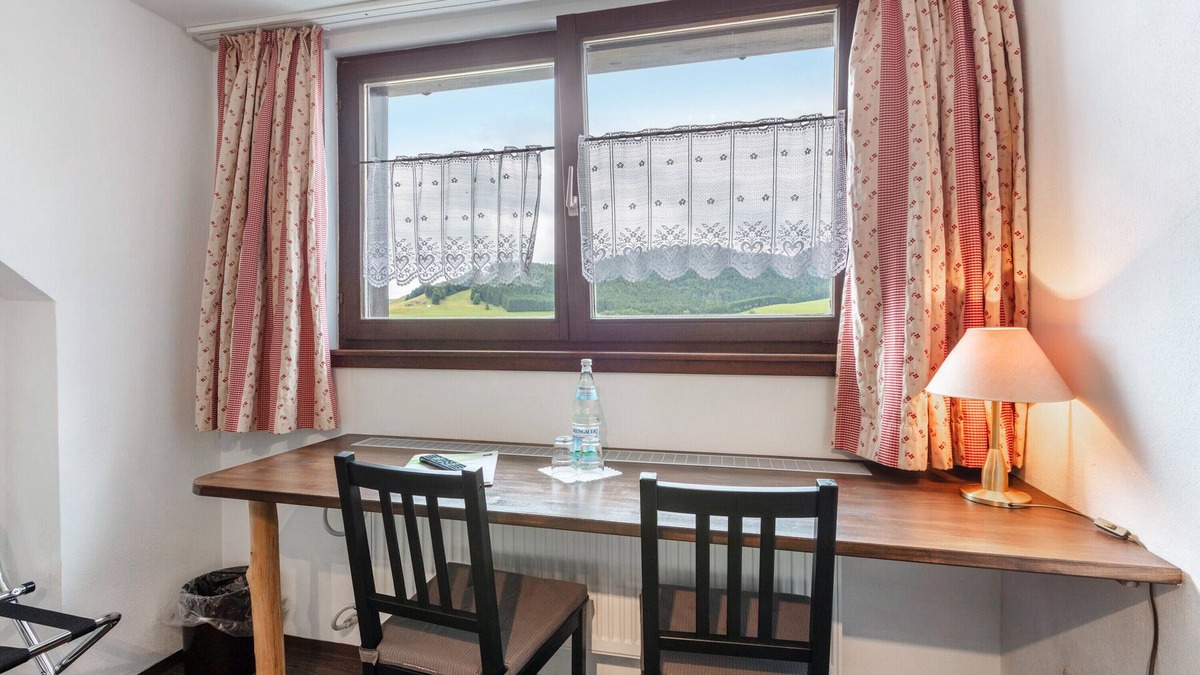 Bernau Apartment | Room '8' with Mountain View, Shared Terrace and Wi-Fi