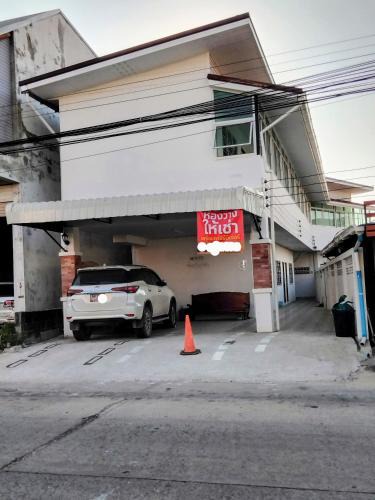 Nai Muang House | room 9 still available for MotoGP