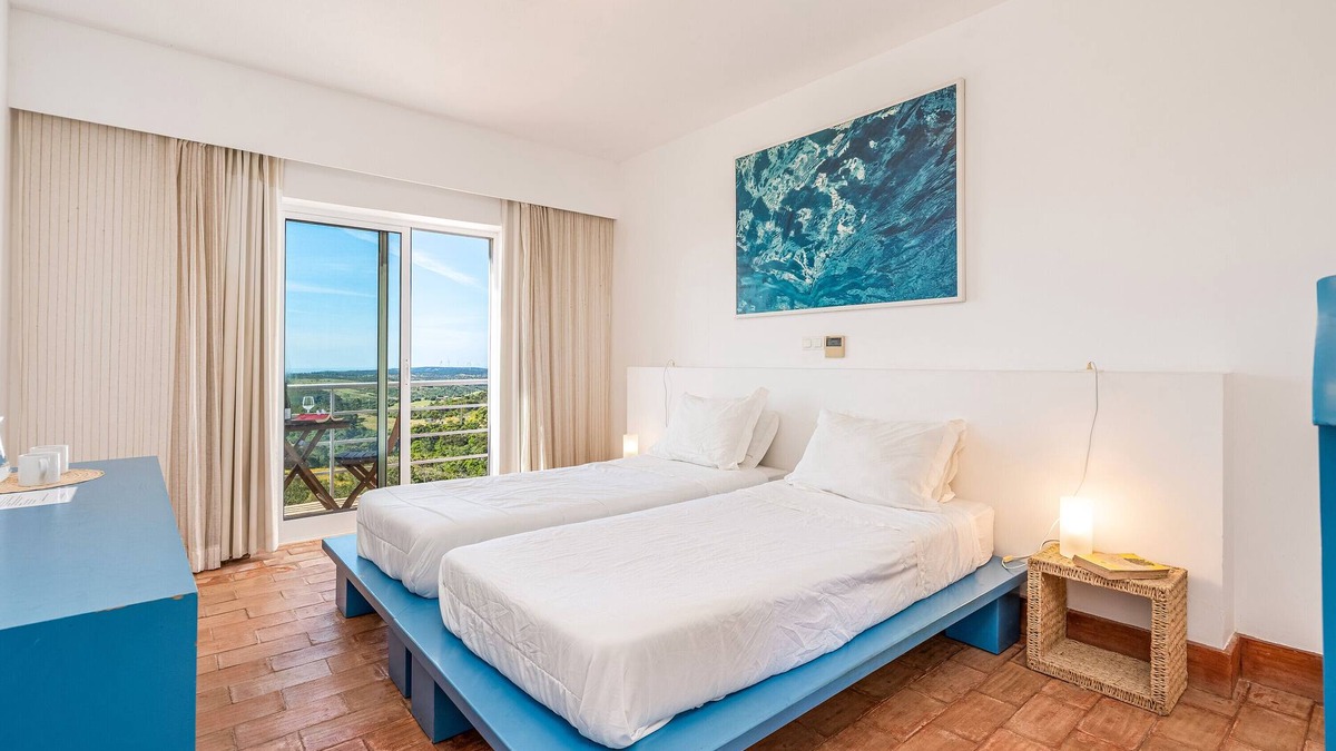 Aljezur Apartment | Room 'Agosto' with Sea View, Shared Pool and Wi-Fi