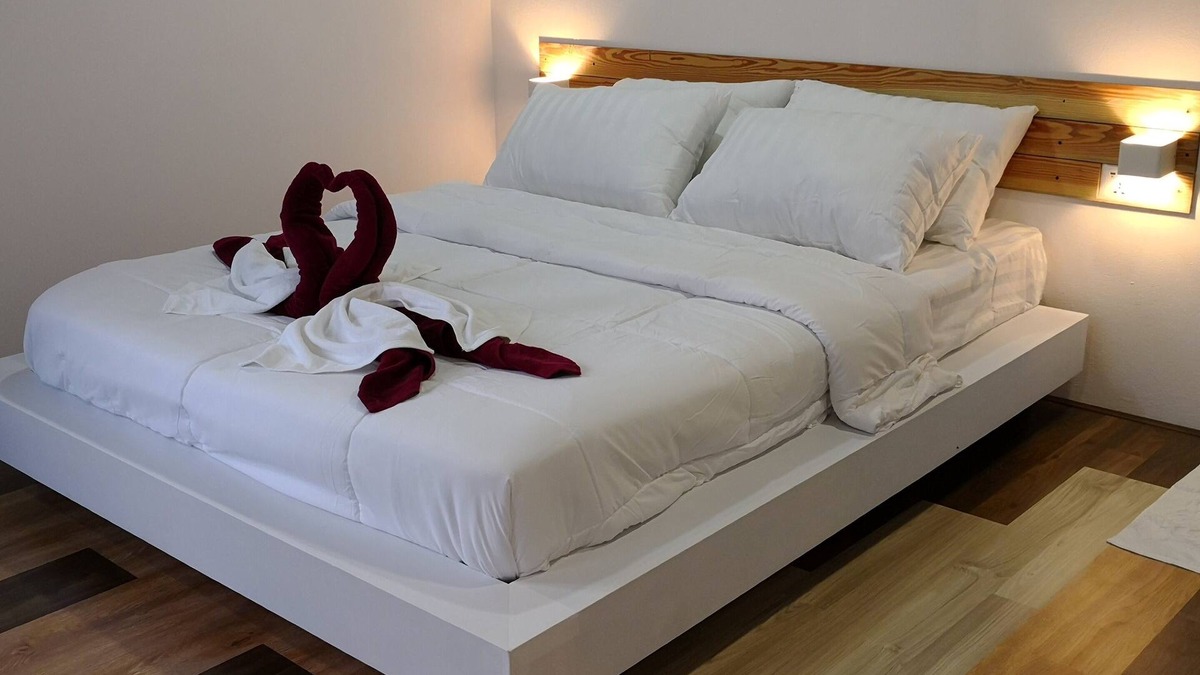 Rasdhoo Bed & Breakfast | Room at White Coral Rasdhoo