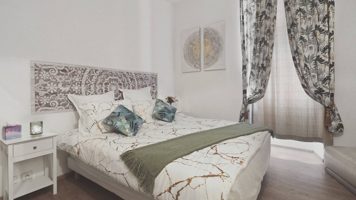Chateaudouble House | Room 'Bambou' with Shared Terrace and Wi-Fi