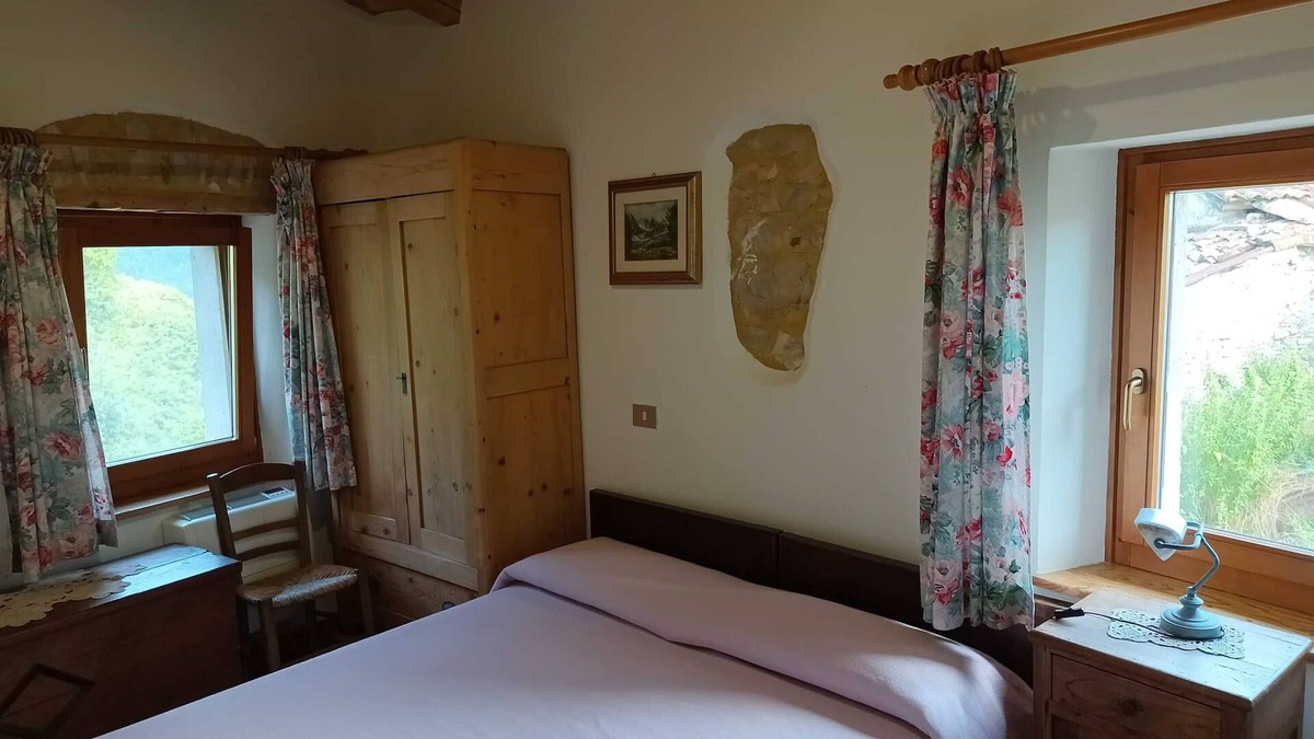 Arsie Apartment | Room 'Camera 1' with Mountain View, Shared Garden and Wi-Fi