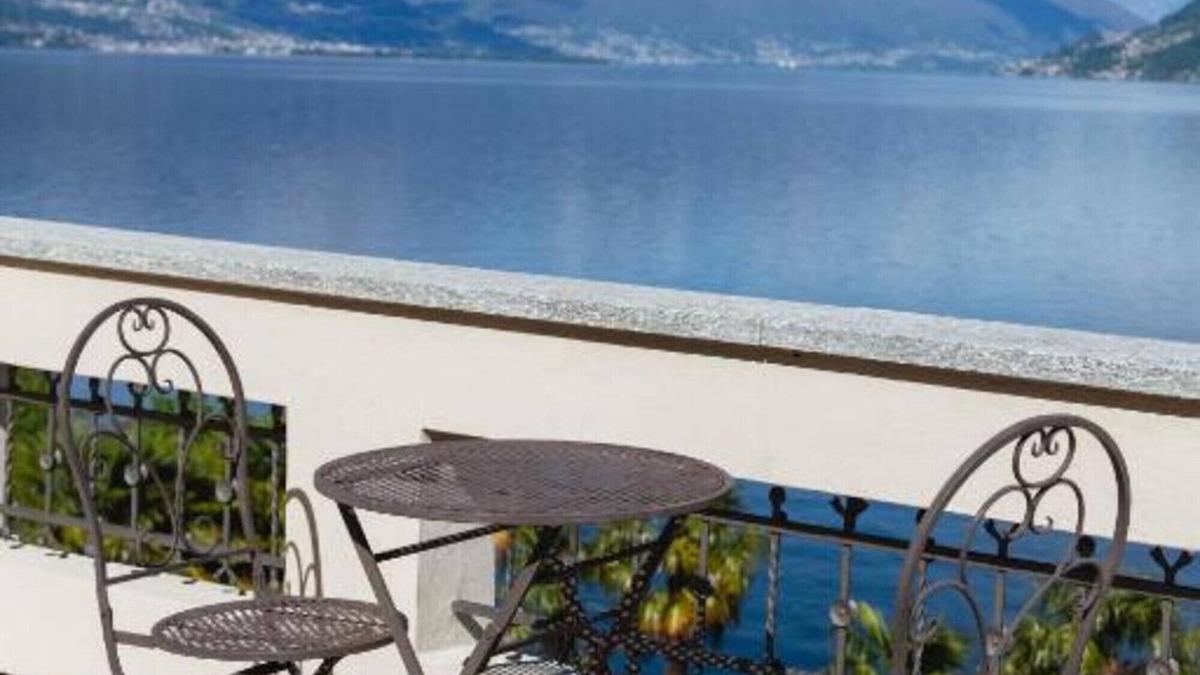 Cannobio Bed & Breakfast | Room 'Camilla' with Private Terrace, Shared Garden and Wi-Fi
