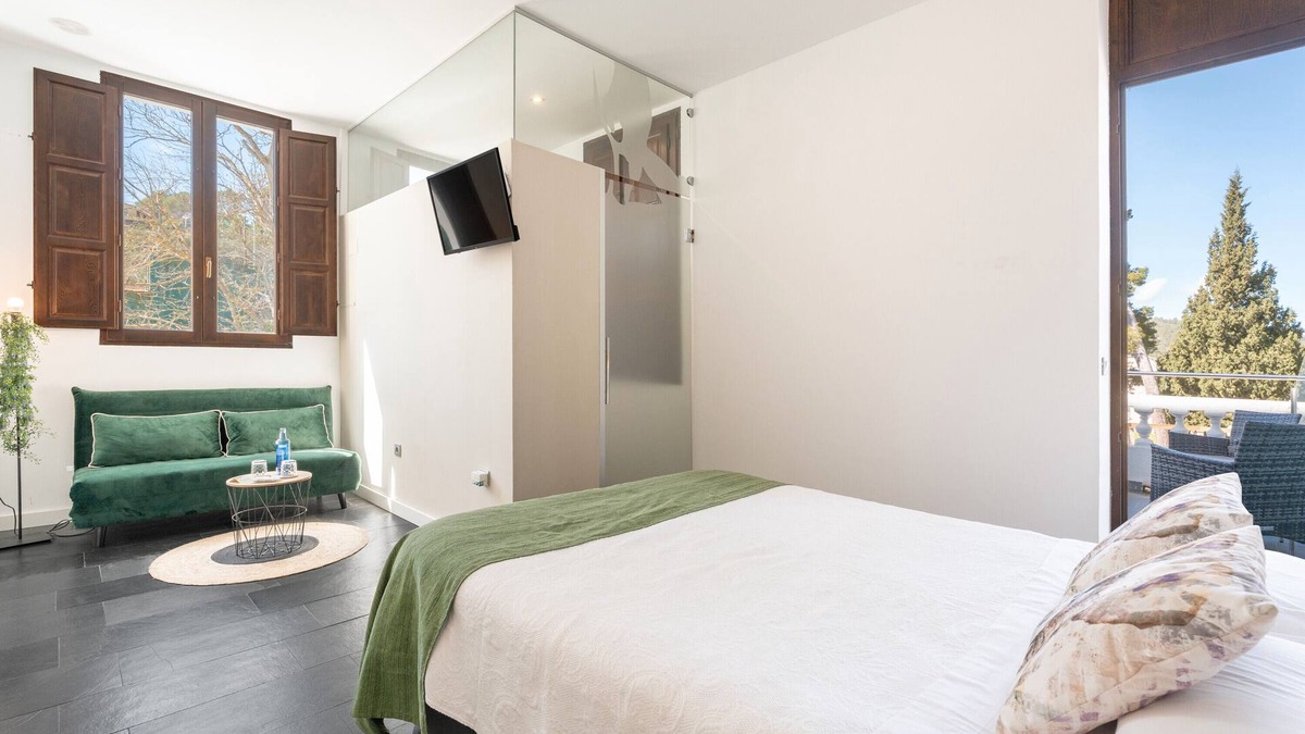 Navajas Apartment | Room 'Candela' with Mountain View, Wi-Fi and Air Conditioning