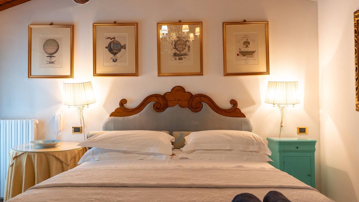 Sommacampagna Apartment | Room 'Casino Di Caccia 4' with Shared Pool, Wi-Fi and Air Conditioning